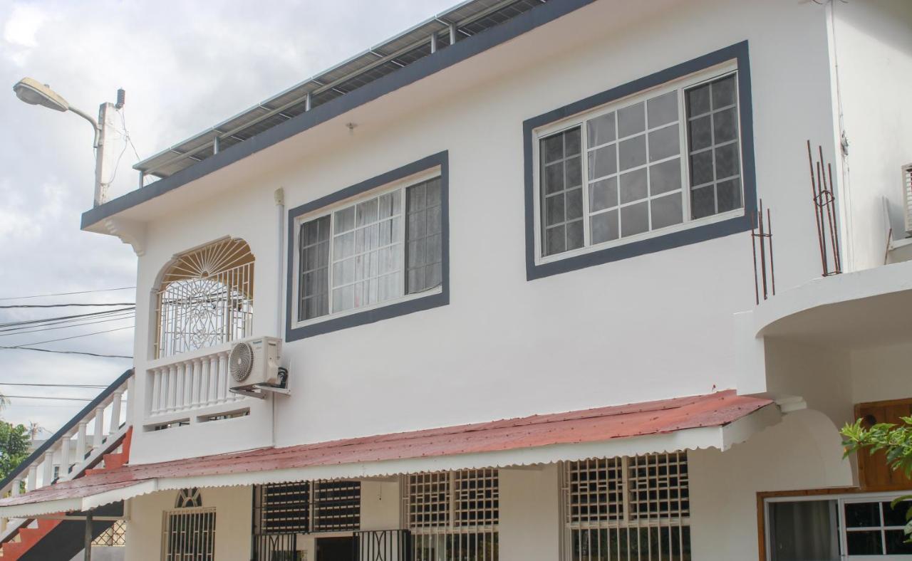 Van Villa Guesthouse Negril Exterior foto